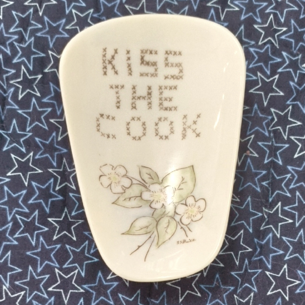 SS Price Kiss the cook Ceramic Spoon Rest